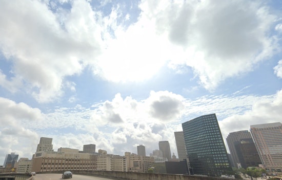 New Orleans Greets a Pleasant 59°F with Hints of Sunshine and Potential Showers, NWS Reports