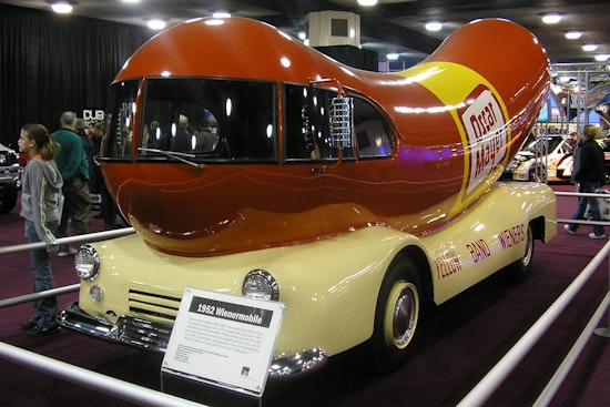 Oscar Mayer Wienermobile Cruises into Central Florida in Search of New Hotdogger Spokesperson