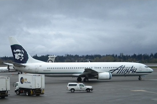 Passenger Opens Emergency Exit and Climbs onto Wing of Alaska Airlines Flight at Seattle Airport