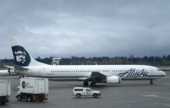 Passenger Opens Emergency Exit and Climbs onto Wing of Alaska Airlines Flight at Seattle Airport