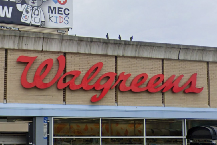 Pharmacies, Convenience Stores Remain Open for Last-Minute Shoppers on Christmas Day