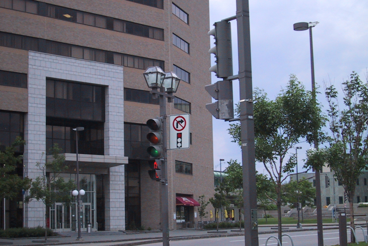 Pittsburgh's Fatal Crash Response Team Proposes Safety Overhaul at Oakland Intersections After Pedestrian Fatality