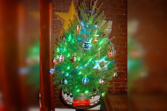 Rare Calendar Occurrence Sees Christmas and Hanukkah Celebrations Merge Across the Nation