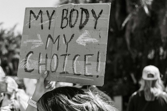 Reproductive Rights Advocates Sue Arizona to Overturn 15-Week Abortion Ban, Aligning With State's Progressive Amendment