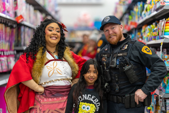 Salt Lake City Police Officers Spread Holiday Cheer to 52 Students Through Pay-It-Forward Event