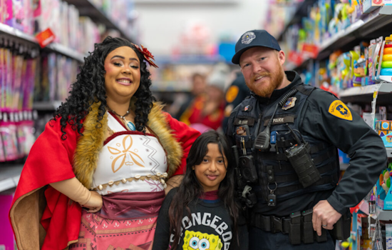 Salt Lake City Police Officers Spread Holiday Cheer to 52 Students Through Pay-It-Forward Event