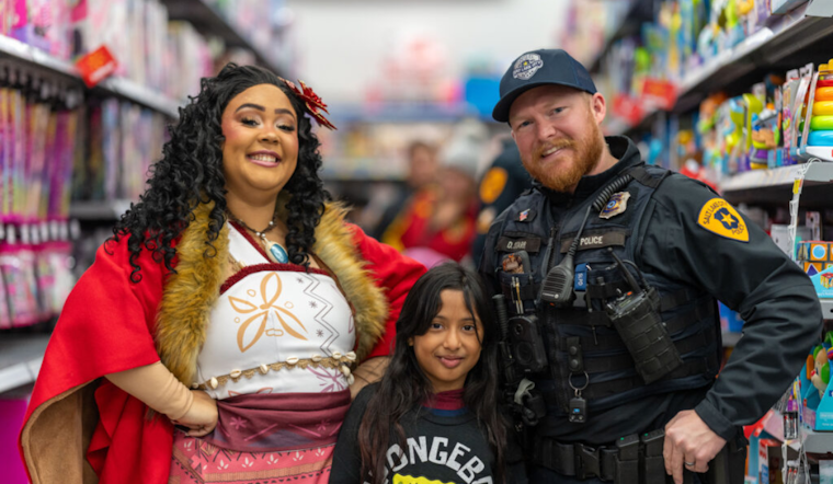 Salt Lake City Police Officers Spread Holiday Cheer to 52 Students Through Pay-It-Forward Event