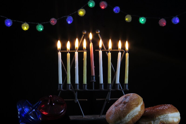 San Francisco's Union Square Shines with Interfaith Celebrations as Hanukkah and Christmas Unite