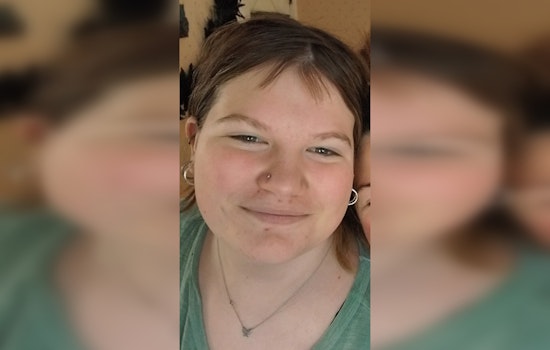 Saugus Police Seek Help to Locate Missing Teen Chloe Murphy Last Seen Near Square One Mall