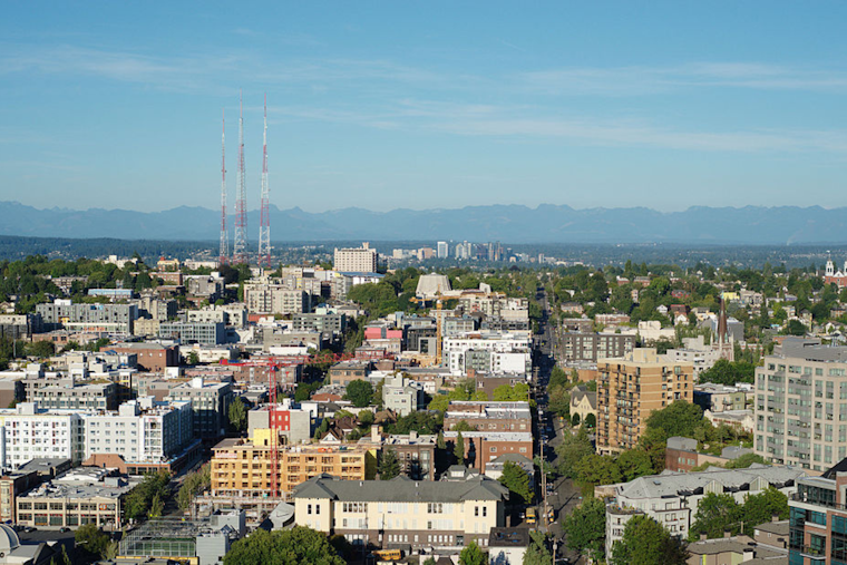 Seattle Police Investigate Fatal Shooting on Capitol Hill, Suspect Still at Large