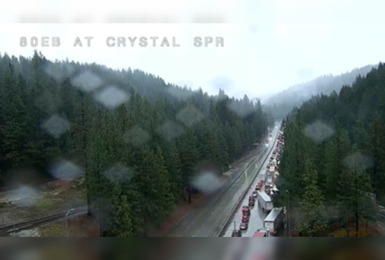 Snowfall Disrupts Traffic in Sierra Nevada, Creates Ideal Conditions for Winter Sports Enthusiasts
