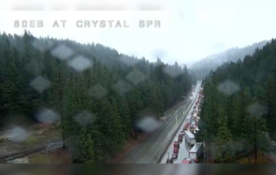 Snowfall Disrupts Traffic in Sierra Nevada, Creates Ideal Conditions for Winter Sports Enthusiasts