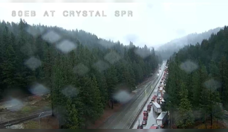 Snowfall Disrupts Traffic in Sierra Nevada, Creates Ideal Conditions for Winter Sports Enthusiasts