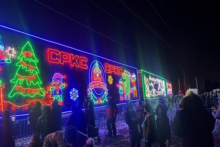 St. Louis Park Embraces Annual Holiday Train Tradition Amidst Winter Chill