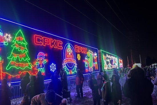 St. Louis Park Embraces Annual Holiday Train Tradition Amidst Winter Chill