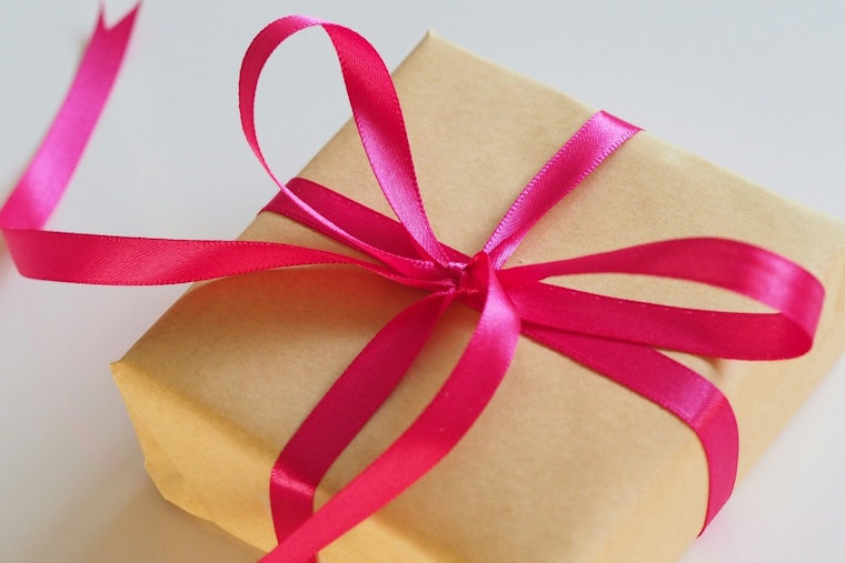 St. Louis Park, MN Educates on Recycling No-Nos: Bows, Ribbons, and Glossy Wrapping Paper During Holidays