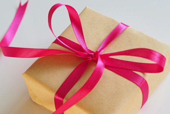 St. Louis Park, MN Educates on Recycling No-Nos: Bows, Ribbons, and Glossy Wrapping Paper During Holidays
