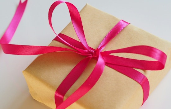 St. Louis Park, MN Educates on Recycling No-Nos: Bows, Ribbons, and Glossy Wrapping Paper During Holidays