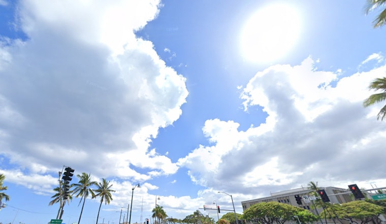 Stable and Dry Weekend Forecast for Honolulu with Gentle Trade Winds and Light Showers