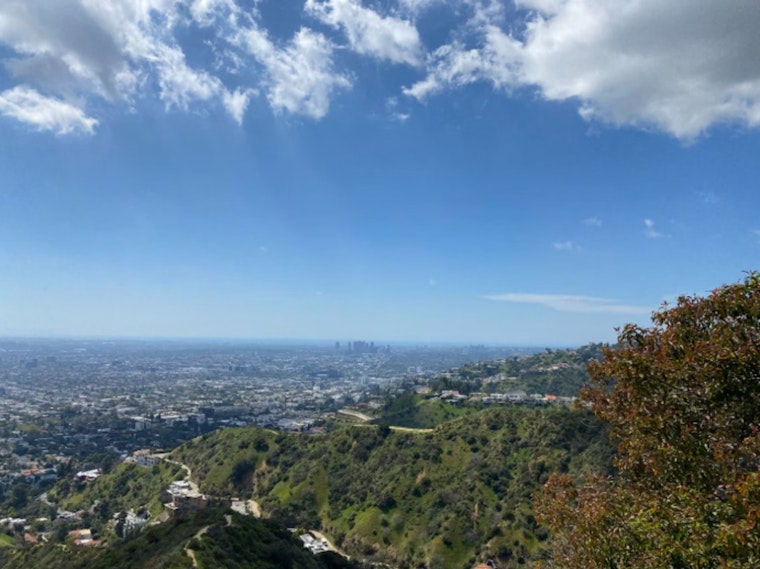 Sunny Skies and Mild Temperatures Set for Los Angeles, with Cooler Weekend Ahead