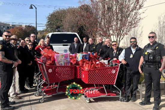 Tarrant County Sheriff's Office Embodies Festive Spirit with Gift-Giving Initiative for Families in Need