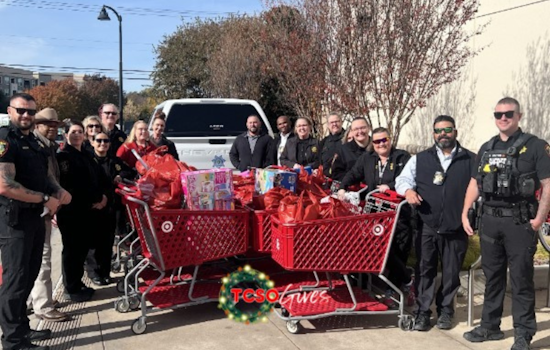 Tarrant County Sheriff's Office Embodies Festive Spirit with Gift-Giving Initiative for Families in Need