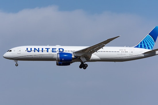 Tragedy Strikes on Christmas Eve as Body Found in United Plane's Wheel Well After Flight from Chicago to Maui