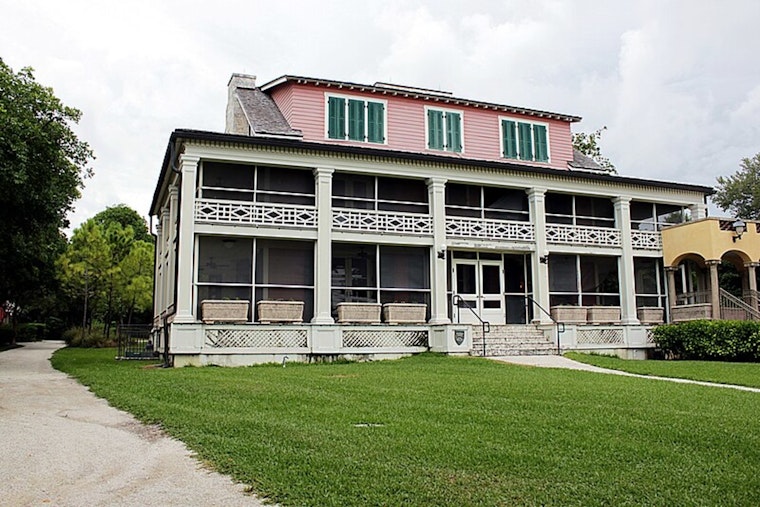"Unraveled Tales" Exhibition at Miami's Deering Estate Delivers Ancestral Stories Through Art