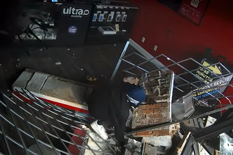 VIDEO: Murfreesboro Police Seek Trio Suspected of Ramming Stolen Car into Cell Store and Stealing $40K in Phones