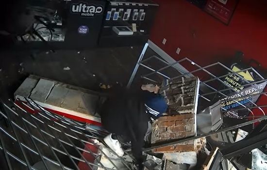 VIDEO: Murfreesboro Police Seek Trio Suspected of Ramming Stolen Car into Cell Store and Stealing $40K in Phones