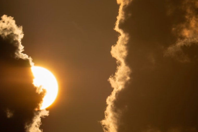 Washington D.C. Awaits Mixed Week of Sunshine and Rain Showers