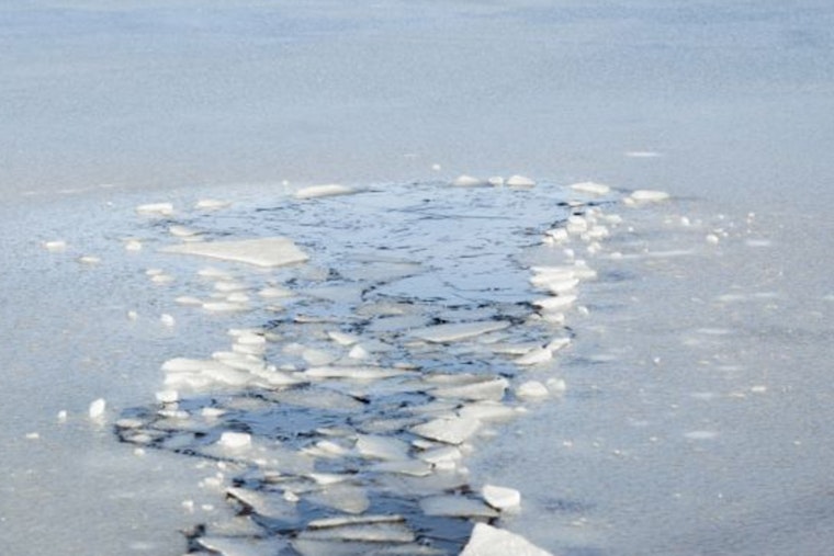 Wisconsin DNR Cautions Against Early-Winter Ice Risks, Offers Safety Guidance for Outdoor Enthusiasts