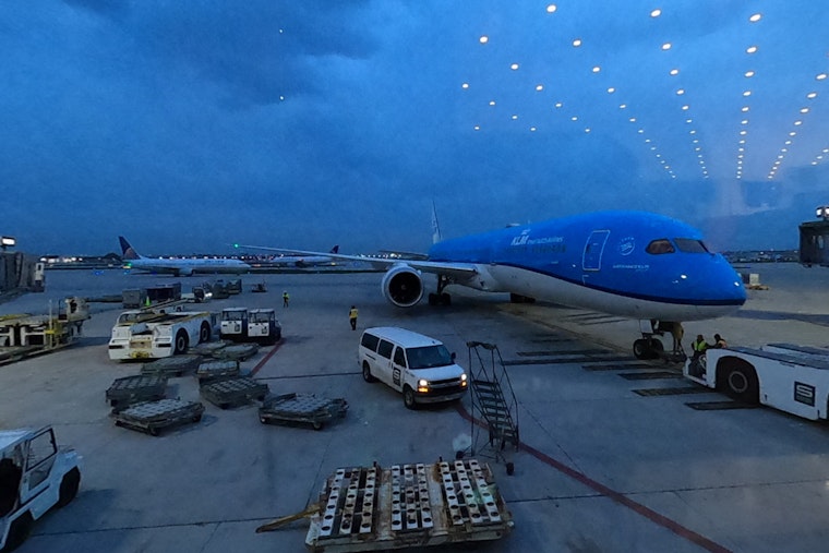 Albuquerque Flight U-Turns After Man Allegedly Tampers with Door