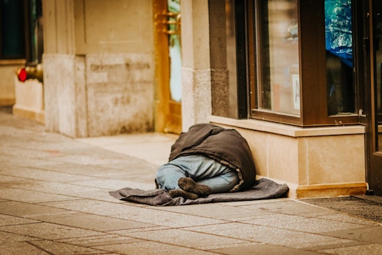 Arizona's HB 2782 Prompts Debate Over Banning Funds for 'Mixed Hoteling' Homeless Programs
