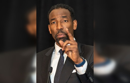 Atlanta's Mayor Rallies for DA Willis in Trump Case Tussle, Eyes Second Mayoral Term