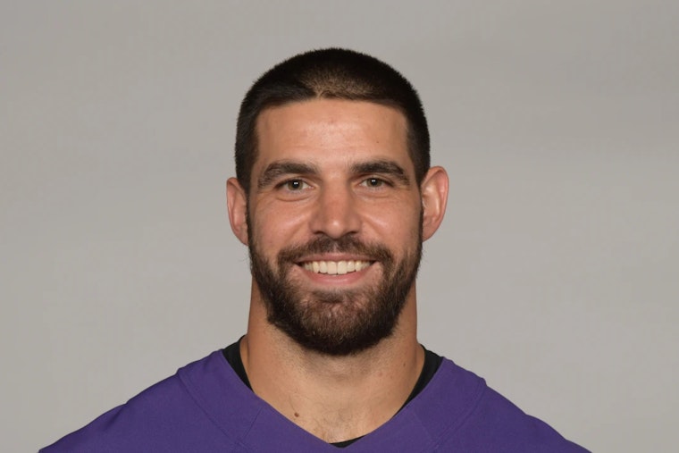 Baltimore Ravens' Mark Andrews Aids Woman in Mid-Flight Medical Emergency on Route to Phoenix