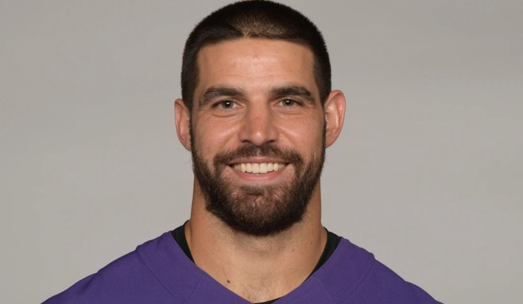Baltimore Ravens' Mark Andrews Aids Woman in Mid-Flight Medical Emergency on Route to Phoenix