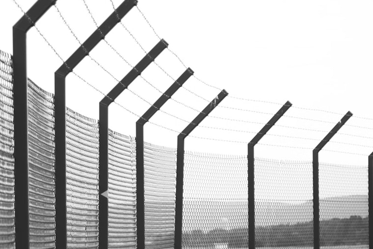 Big in Texas, Gov. Abbott Ramps Up the Rumble on Human Smuggling with Decade-Duty Sentences