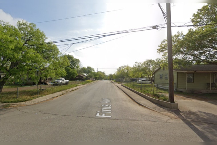 Car Theft Suspect Escapes After Ramming Police Vehicle in San Antonio