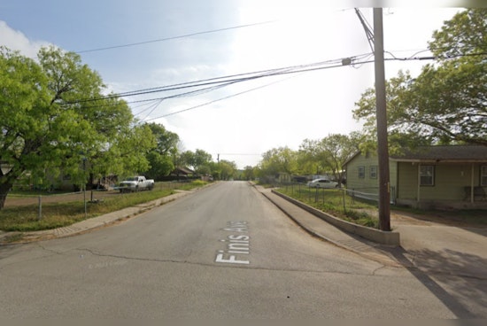 Car Theft Suspect Escapes After Ramming Police Vehicle in San Antonio