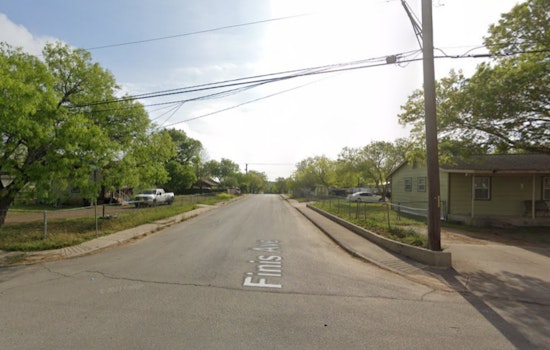 Car Theft Suspect Escapes After Ramming Police Vehicle in San Antonio