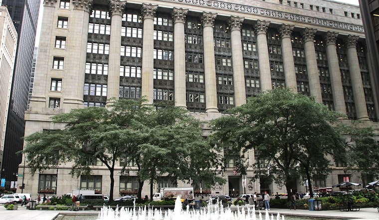 Chicago Mayor Johnson Faces Criticism Over Governance Style and Public Meeting Restrictions