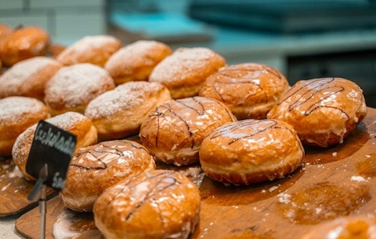 Chicago's Paczki Mania: Delightful Pastries Leads Charge as Fat Tuesday Demand Skyrockets
