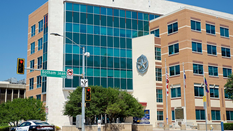 Dallas Police Exchange Gunfire with Suspected Robber, Two Suspects Arrested, No Officers Injured