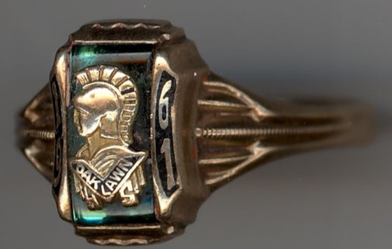 Decades-Lost Class Rings Rediscovered, Reuniting Owners with Cherished Memories in Illinois and Oklahoma