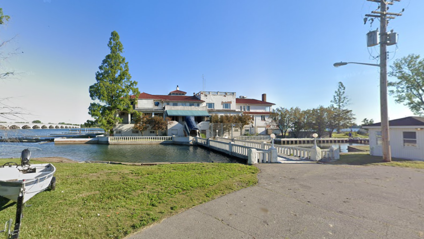Detroit's Iconic Belle Isle Boathouse Seeks Saviors Amid Demolition