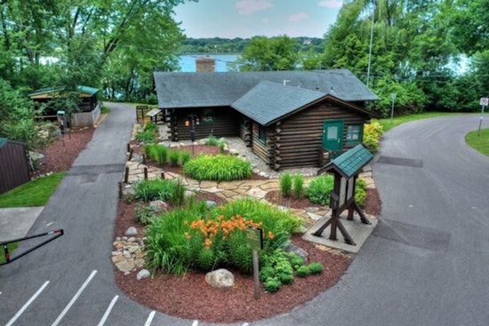 Eden Prairie Outdoor Center Unveils Winter Events, Open Houses, Animal Brunches, and Star Gazing