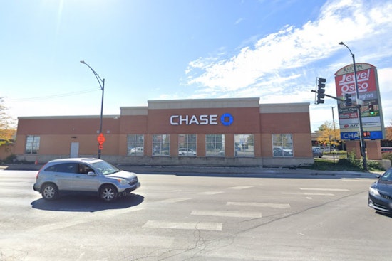 Elderly Woman Assaulted, Robbed at Chicago ATM, No Suspects Arrested