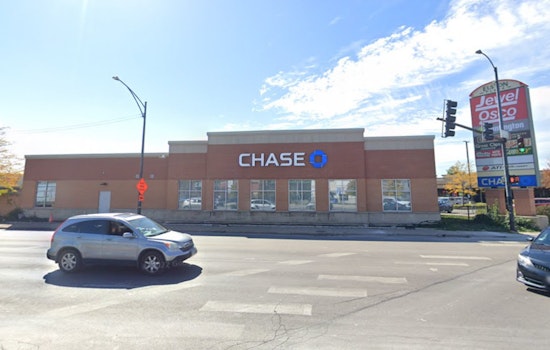 Elderly Woman Assaulted, Robbed at Chicago ATM, No Suspects Arrested