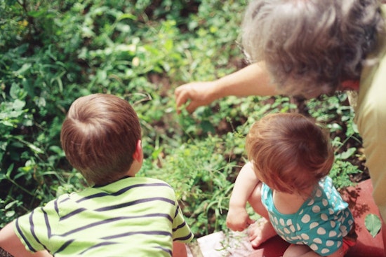 Finnish Study Highlights Grandparents' Key Role in Supporting Mothers' Mental Health